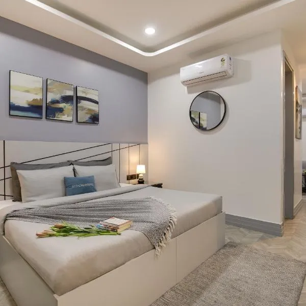 BedChambers Luxury Apartment Near Golf course Road, hotel a Gurgaon