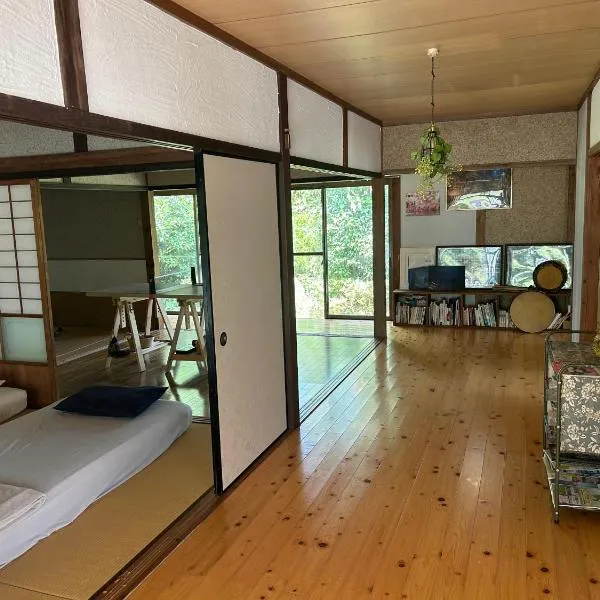 KNA healing house くうねるあそぼ ペットと泊まれる宿 自炊ok広々と大らかな自然の中で過ごしたい方に, hotell sihtkohas Suo Oshima