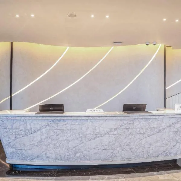 Crowne Plaza Dhaka Airport by IHG, hotel em Dhaka