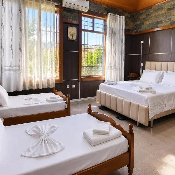 Univers Hostel, hótel í Berat