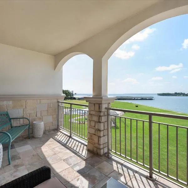 Corsicana में, होटल Lakefront Paradise with Stunning Views!