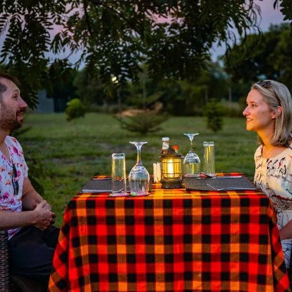 Equator Lodge & Campsite, khách sạn ở Kikorongo