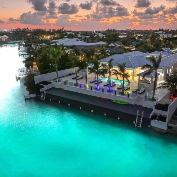 Lagoon View Villa, Pool, Dock, & Waterways, hotel en Long Bay Hills