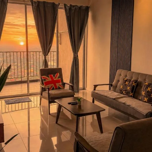 Crystal Creek Sunset Pool View Condo for 10 Guests with Free Netflix & WiFi, Hotel in Taiping