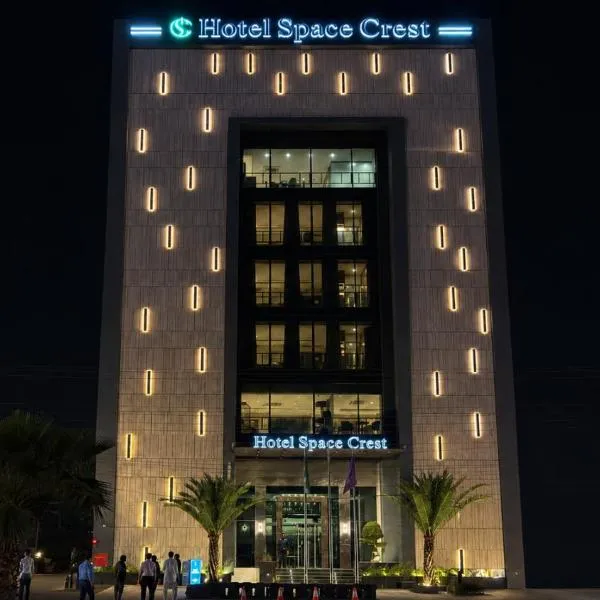 Hotel Space Crest, hotel en Faisalabad
