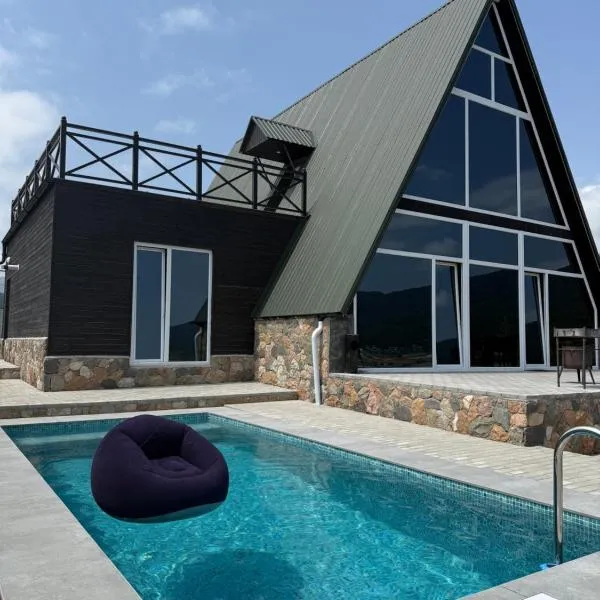 Əniq में, होटल SkyHouse Shahdag