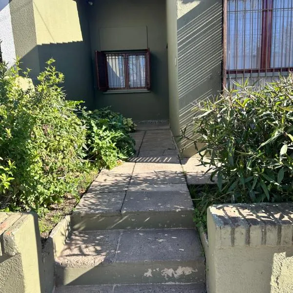 La casa, alquiler temporario - casa completa con cochera y patio- parrilla, hotel en Villa Mercedes