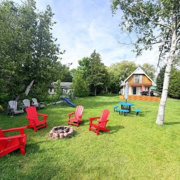 Cozy Lakefront Cottage - Ideal For Families & Scenic Views, hotell sihtkohas Colborne