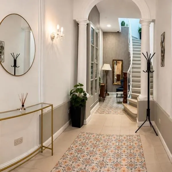 Maltese Terrace house with a modern touch - close to airport 4 km, hotel din Tarxien