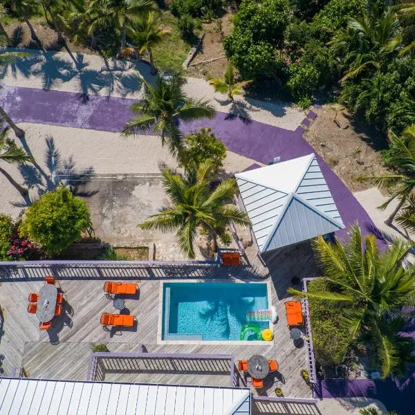 Tropical Paradise, Pool, Beaches & 360 Views, hotel u gradu 'Providenciales'