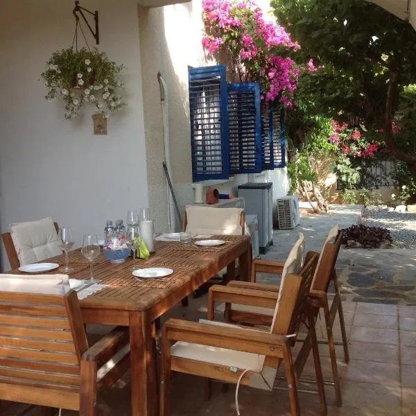 Kings Apartment with private Garden, готель у Пафосі
