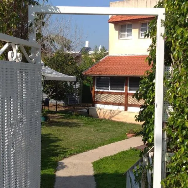 Jordan Valley one room apartment, hotel a Menaẖemya