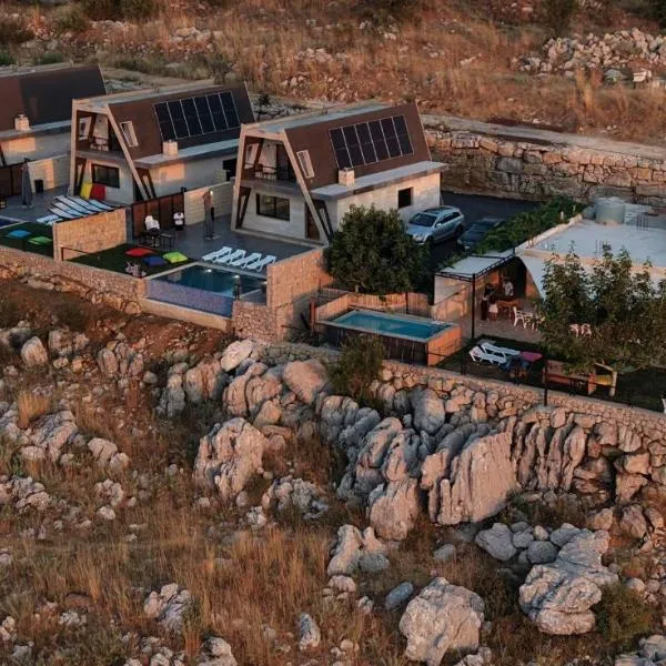 The Skyloft Tarchich - Panoramic Mountain Escapes, מלון בAswāq aş Şafşāf