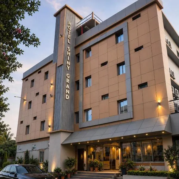 Hotel Shiny Grand - Best Hotel Near Guwahati LGBI Airport, 5 Minutes from Airport, Free Breakfast, Borjhar, hotel a Guwahati