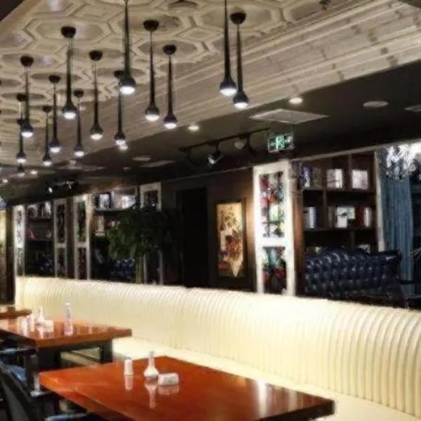 James Joyce Coffetel Golmud Huaxing Plaza Branch, hotel di Golmud