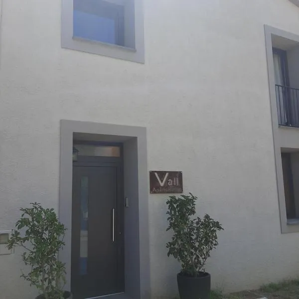 Apartaments Vall del Corb 1 Garrotxa, hotel a San Miguel del Corp