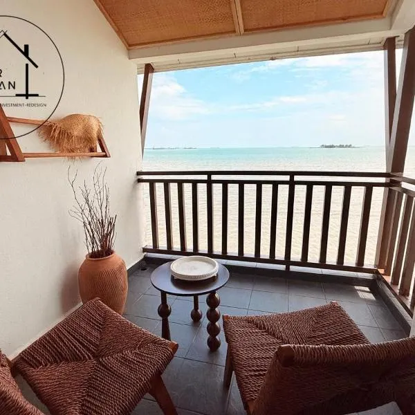PD Full Seaview Water Chalet with Private Bathtub, Hotel in Port Dickson