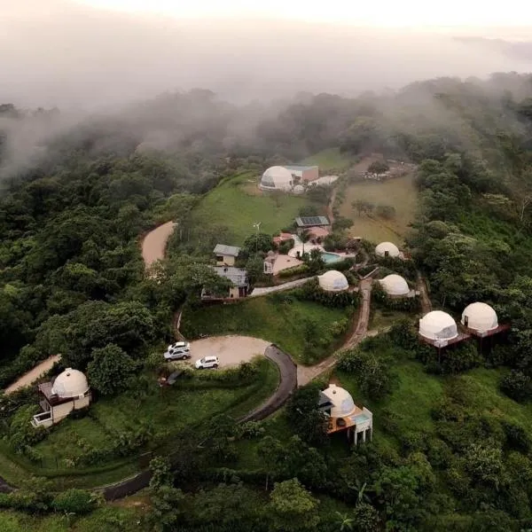 Kintiri Glamping, hotel di Nicoya