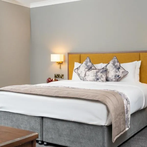 Cavan Crystal Hotel, hotel in Cavan