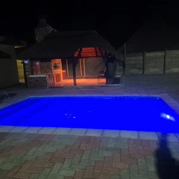 BK Guest house, hotel v destinácii Vanderbijlpark