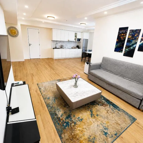 Modern 1BR - Walk to Sukhbaatar Square, hotel v destinaci Ulánbátar