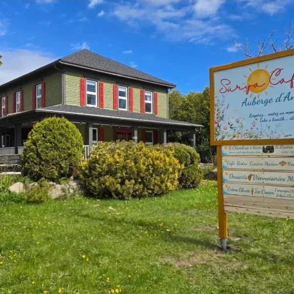 Auberge d'Anjou-Sūrya Café – hotel w mieście Petit Rocher