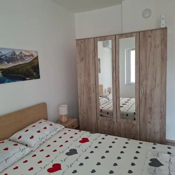 Central Lux Apartment, hotel Pirotban