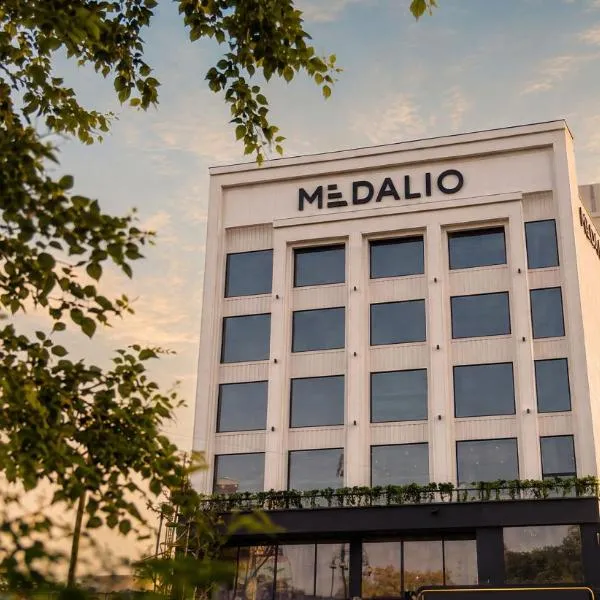 Medalio Kota River Front, хотел в Кота