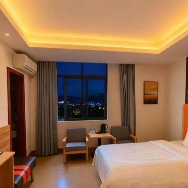 PAI Hotel·Huazhou Bus Terminal, hotel in Dongshan