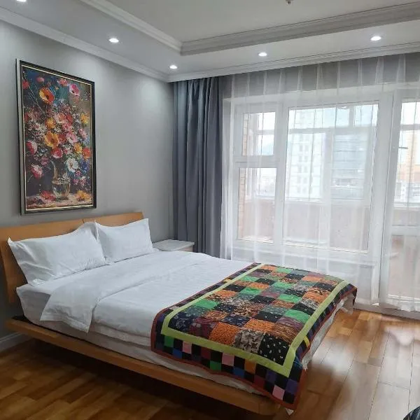 Undraa's cosy small apt, מלון באולן בטור