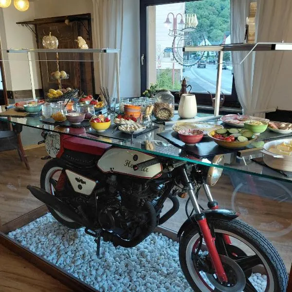 Moselblick Hotel Aroma Bikershouse: Burgen şehrinde bir otel