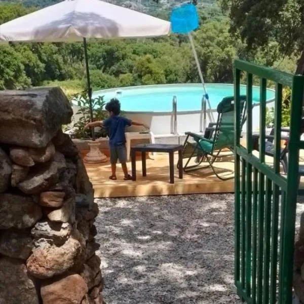 Tiny House nella natura Con Piscina privata "La sughereta", хотел в Calangianus