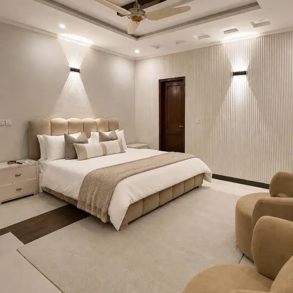 Celeste Boutique Rooms - Near Penta Square DHA Phase 5: Lahor şehrinde bir otel