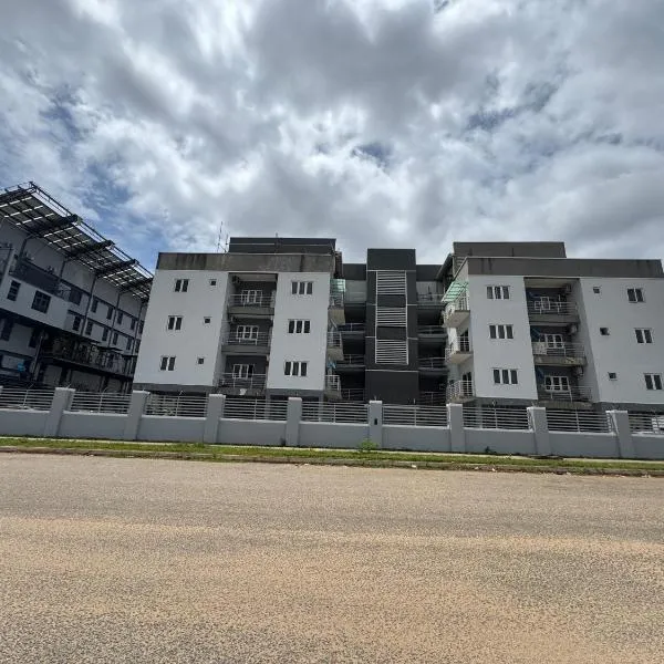 Flat 7 Epicentre Residence Near Nizamiye Hospital -Whole Apartment or Shared Space, khách sạn ở Abuja