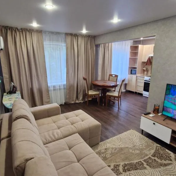 Apartments on 23,1 Nаzarbaeva Ave, hótel í Ustʼ-Kamenogorsk