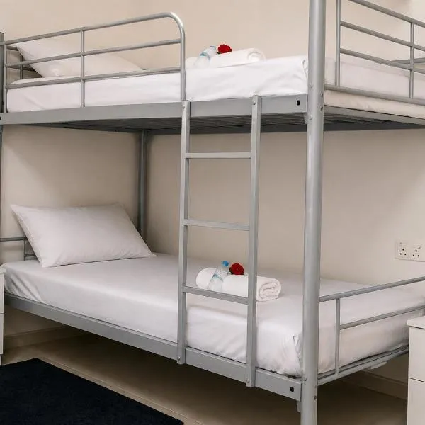 MBZ - Boutique Bed Space, hotel em Muşaffaḩ