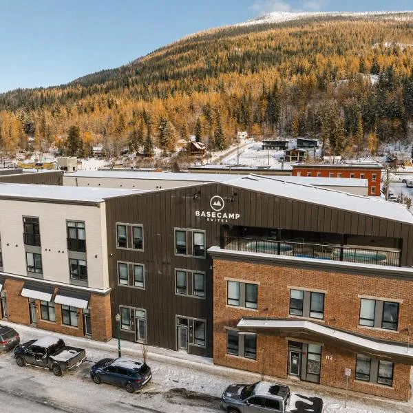 Basecamp Resorts Revelstoke, hotel en Revelstoke
