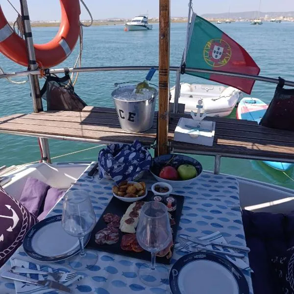Houseboat - Faro in Ria Formosa, hotel en Faro