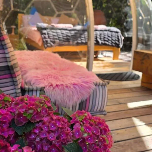 Glamping Dedovles Mliečna dráha, hotel u gradu 'Štôla'