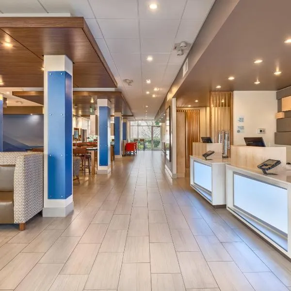 Holiday Inn Express & Suites Salem North - Keizer by IHG、Keizerのホテル