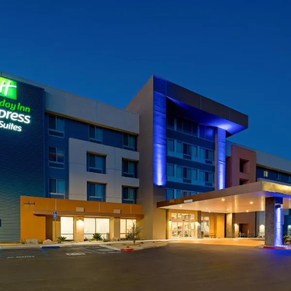Holiday Inn Express & Suites Palm Desert - Millennium by IHG, hotelli kohteessa Palm Desert