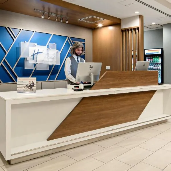 Holiday Inn Express & Suites Palm Desert - Millennium by IHG, hótel í Palm Desert