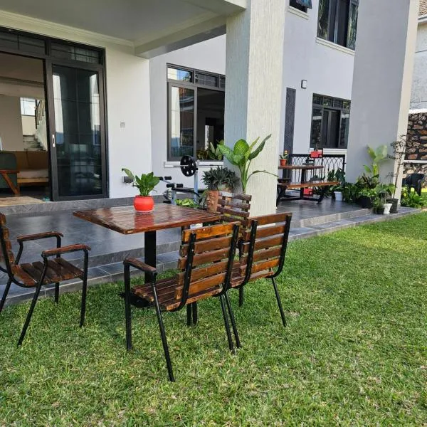 Aivilo Home, Hotel in Entebbe