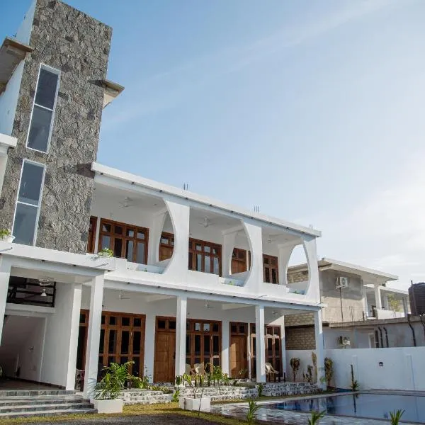 Bay Dreams Beach Hotel & Surf Camp, hotel in Arugam Bay