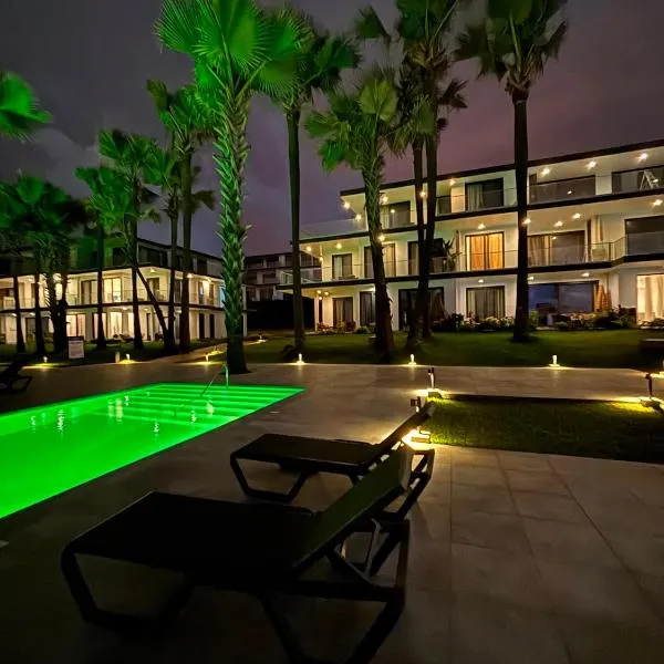 Stunning Oceanview 2B Waterfront Apartement, hotell i Bijilo