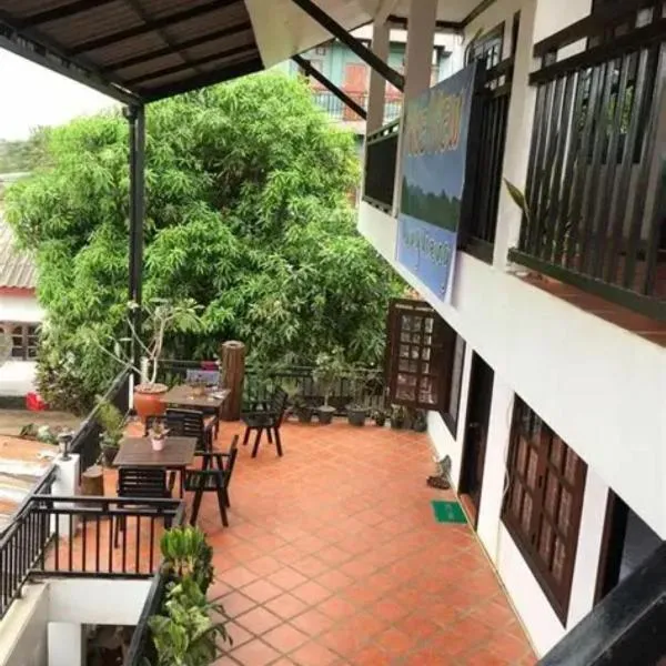 Local Guesthouse, hotell i Vang Vieng