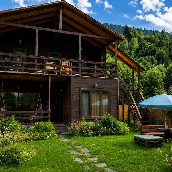 Cottage Woodside, hotell i Mestia