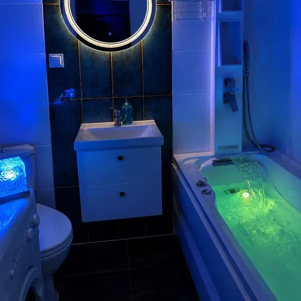 Apartament JungleSPA z prywatnym jacuzzi centrum Wrocław samodzielne zameldowanie i bezpłatny parking, ξενοδοχείο στο Βρότσλαβ