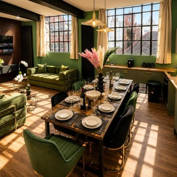 2BR Central Apt - Parking -2 Baths - Bars & Trains, hotel u Liverpoolu