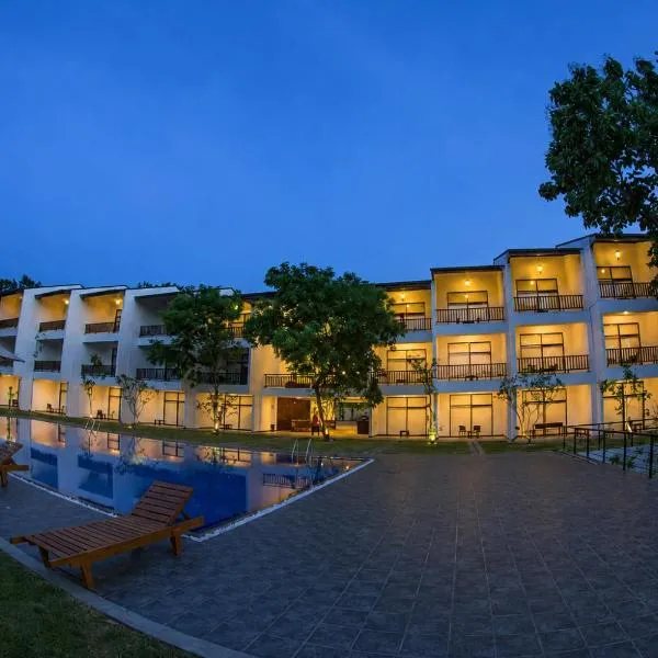 Grand Tamarind Lake, hotel in Kataragama